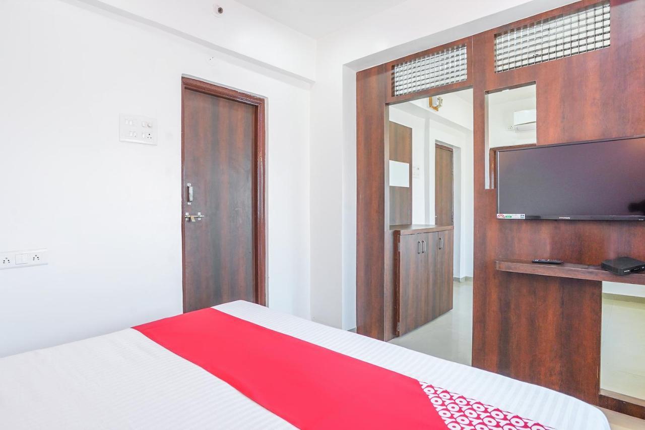 Oyo Flagship 70264 Hotel Vrindavan Mangvadi Dış mekan fotoğraf
